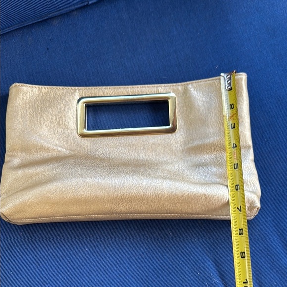 Imoshion Gold Clutch Elegant Minimalist Design - Picture 4 of 8